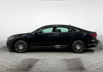 Подержанный автомобиль Volkswagen Passat Sedan 2023 года (8 фото)