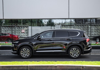 Подержанный автомобиль Hyundai Santa Fe 2022 года (9 фото)