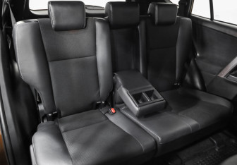 Подержанный автомобиль Toyota RAV4 2016 года (26 фото)
