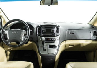 Подержанный автомобиль Hyundai H-1 2016 года (13 фото)