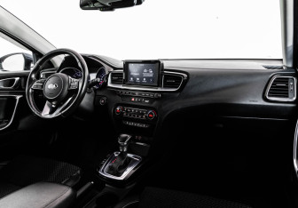 Подержанный автомобиль Kia Ceed Wagon 2019 года (9 фото)