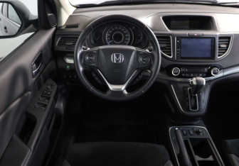 Подержанный автомобиль Honda CR-V 2016 года (10 фото)
