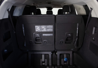 Подержанный автомобиль Kia Carnival 2022 года (27 фото)