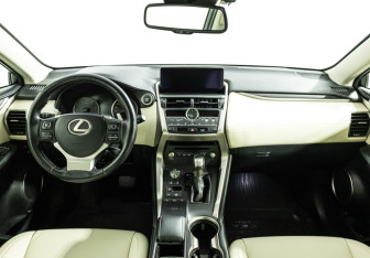 Подержанный автомобиль Lexus NX 2018 года (13 фото)