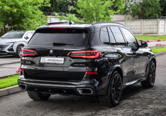 Подержанный автомобиль BMW X5 2020 года (6 фото)