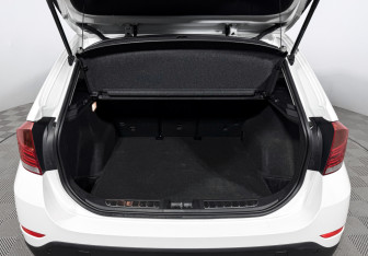 Подержанный автомобиль BMW X1 2014 года (18 фото)
