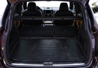 Подержанный автомобиль Porsche Cayenne 2014 года (36 фото)