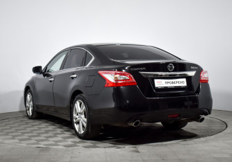 Подержанный автомобиль Nissan Teana 2014 года (7 фото)