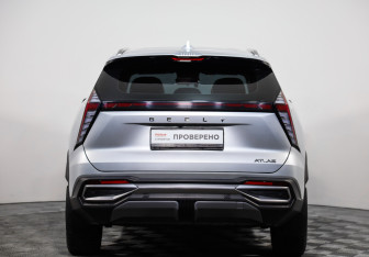 Подержанный автомобиль Geely Atlas 2024 года (6 фото)