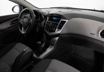 Подержанный автомобиль Chevrolet Cruze Sedan 2010 года (16 фото)