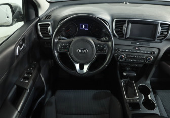Подержанный автомобиль Kia Sportage 2017 года (10 фото)