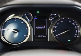 Подержанный автомобиль Toyota Land Cruiser Prado 2018 года (12 фото)