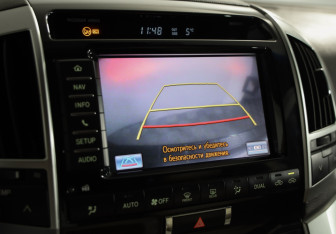 Подержанный автомобиль Toyota Land Cruiser Suv 2013 года (14 фото)