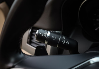 Подержанный автомобиль Jaguar XF Sedan 2018 года (15 фото)