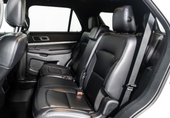 Подержанный автомобиль Ford Explorer 2019 года (10 фото)