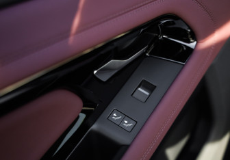 Подержанный автомобиль Land Rover Range Rover Evoque 2024 года (27 фото)