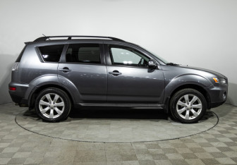 Подержанный автомобиль Mitsubishi Outlander 2012 года (4 фото)