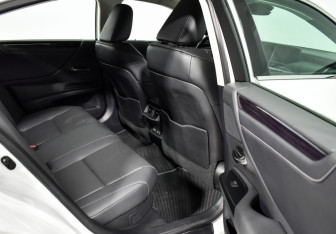 Подержанный автомобиль Lexus ES 2021 года (12 фото)