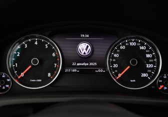 Подержанный автомобиль Volkswagen Touareg 2015 года (20 фото)