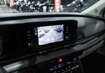 Подержанный автомобиль Kia Carnival 2021 года (19 фото)
