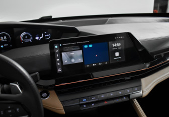 Подержанный автомобиль Changan UNI-V 2023 года (17 фото)