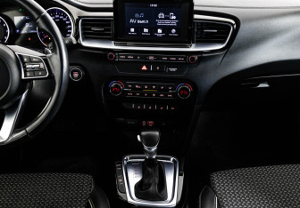 Подержанный автомобиль Kia Ceed Wagon 2019 года (16 фото)