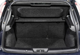 Подержанный автомобиль Fiat Punto Hatchback 2012 года (16 фото)