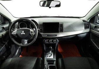 Подержанный автомобиль Mitsubishi Lancer Sedan 2012 года (13 фото)