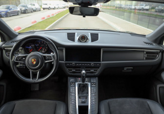 Подержанный автомобиль Porsche Macan 2020 года (11 фото)