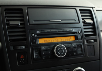 Подержанный автомобиль Nissan Tiida Hatchback 2008 года (13 фото)