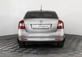Подержанный автомобиль Skoda Octavia Liftback 2010 года (6 фото)