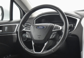Подержанный автомобиль Ford Mondeo Sedan 2015 года (14 фото)