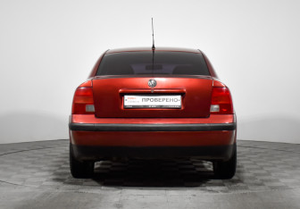 Подержанный автомобиль Volkswagen Passat Sedan 2000 года (6 фото)