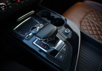 Подержанный автомобиль Audi Q7 2018 года (13 фото)