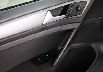 Подержанный автомобиль Volkswagen Golf Hatchback 2013 года (12 фото)