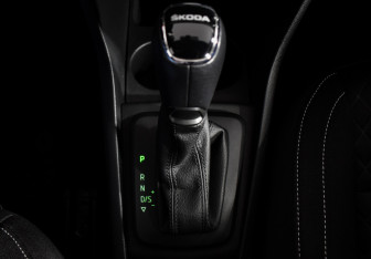 Подержанный автомобиль Skoda Rapid Liftback 2018 года (17 фото)