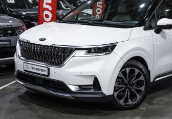 Подержанный автомобиль Kia Carnival 2020 года (2 фото)