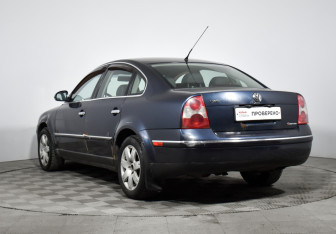 Подержанный автомобиль Volkswagen Passat Sedan 2004 года (7 фото)