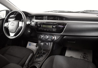 Подержанный автомобиль Toyota Corolla Sedan 2014 года (5 фото)
