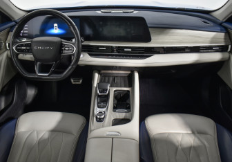 Подержанный автомобиль Chery Arrizo 8 2023 года (15 фото)