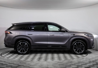 Подержанный автомобиль Jaecoo J8 2024 года (4 фото)