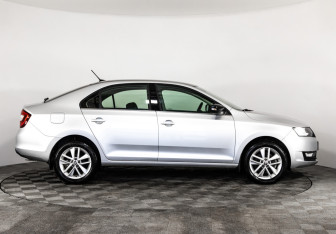 Подержанный автомобиль Skoda Rapid Liftback 2018 года (4 фото)