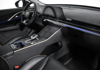 Подержанный автомобиль Omoda C5 2023 года (14 фото)