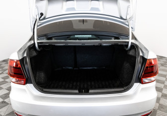 Подержанный автомобиль Volkswagen Polo Sedan 2018 года (18 фото)