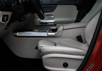 Подержанный автомобиль Mercedes-Benz GLB 2021 года (24 фото)