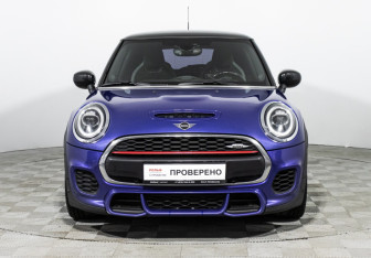 Подержанный автомобиль MINI Hatch 2019 года (2 фото)