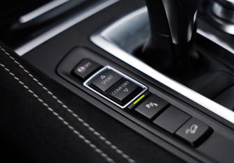 Подержанный автомобиль BMW X6 2017 года (20 фото)