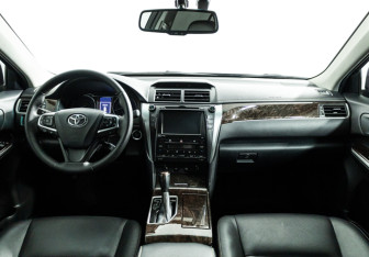 Подержанный автомобиль Toyota Camry Sedan 2017 года (12 фото)