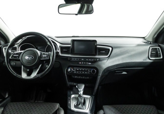 Подержанный автомобиль Kia Ceed Wagon 2019 года (13 фото)
