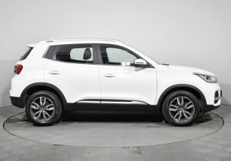 Подержанный автомобиль Chery Tiggo 4 2022 года (4 фото)